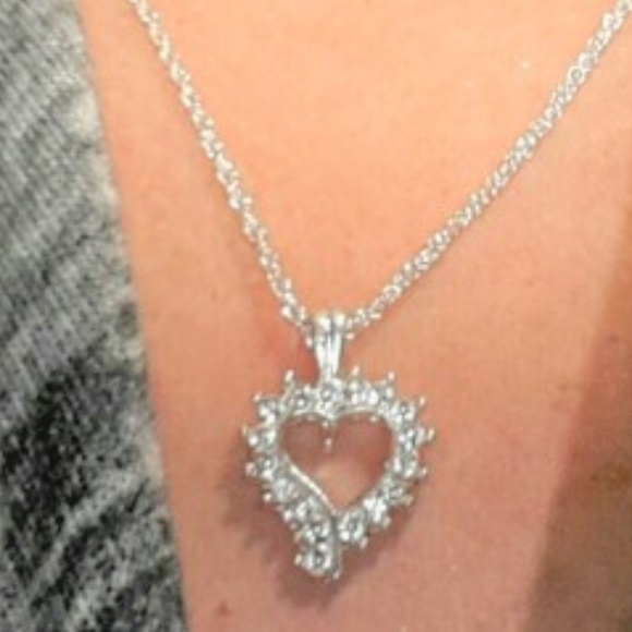 NEW! 3 piece Jewelry Set Heart Necklace with EarringS Simulated Diamonds Sparkle - Picture 6 of 14